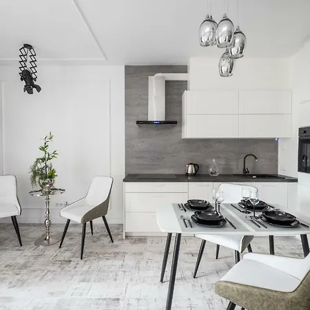 Good Time Business Center 아파트 *